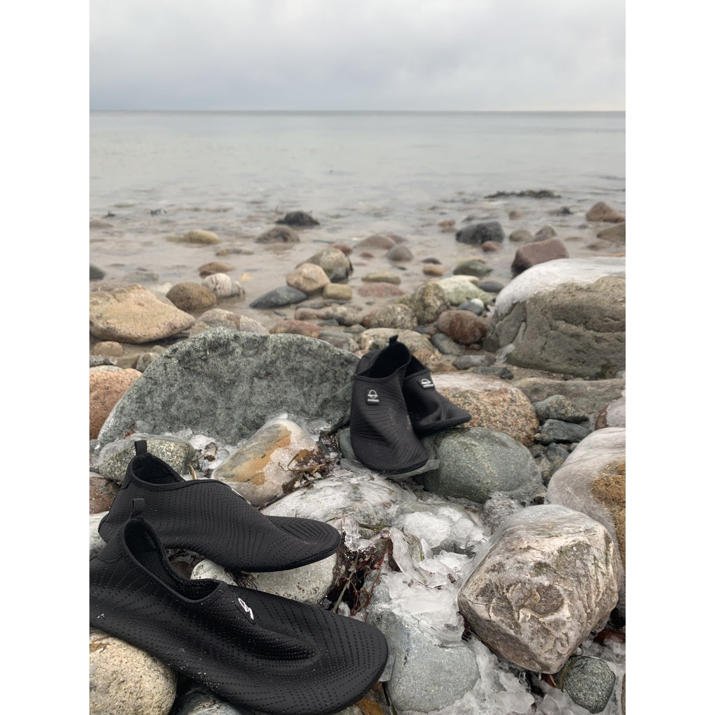 NORDBAEK Badesko NORDBAEK Soft Aqua - bløde og nemme at få på Swim shoes Black