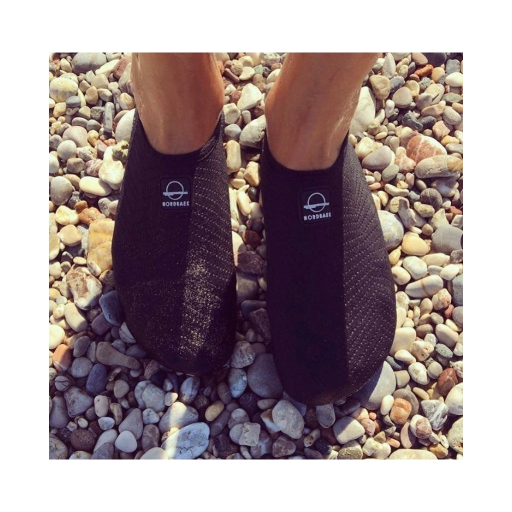 NORDBAEK Badesko til børn NORDBAEK Soft Aqua - lette at få af og på for børn Kids swim shoes Black