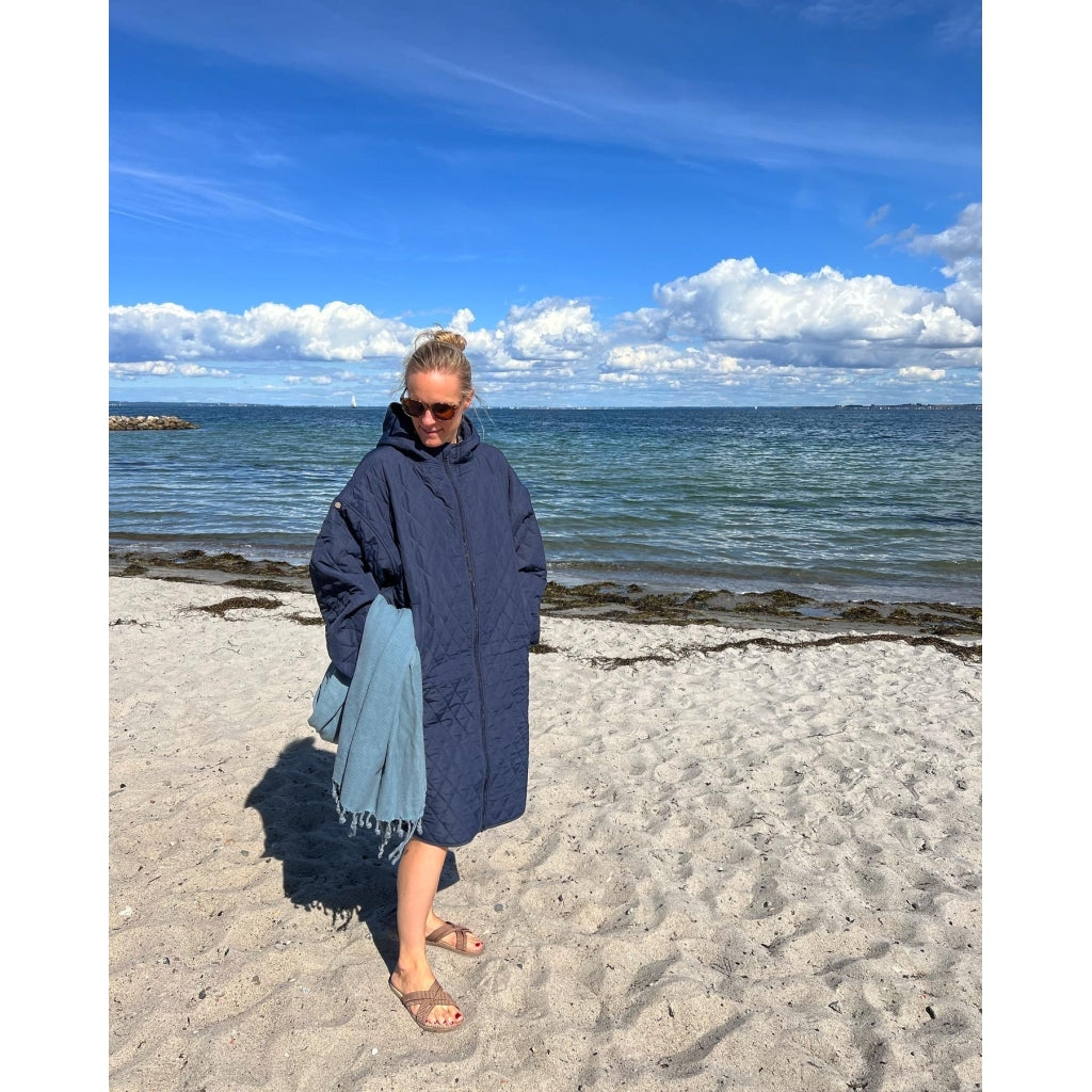NORDBAEK Changing robe NORDBAEK Lazy Pool - vindtæt skiftekåbe med 100% genanvendt fleece Change robe Navy