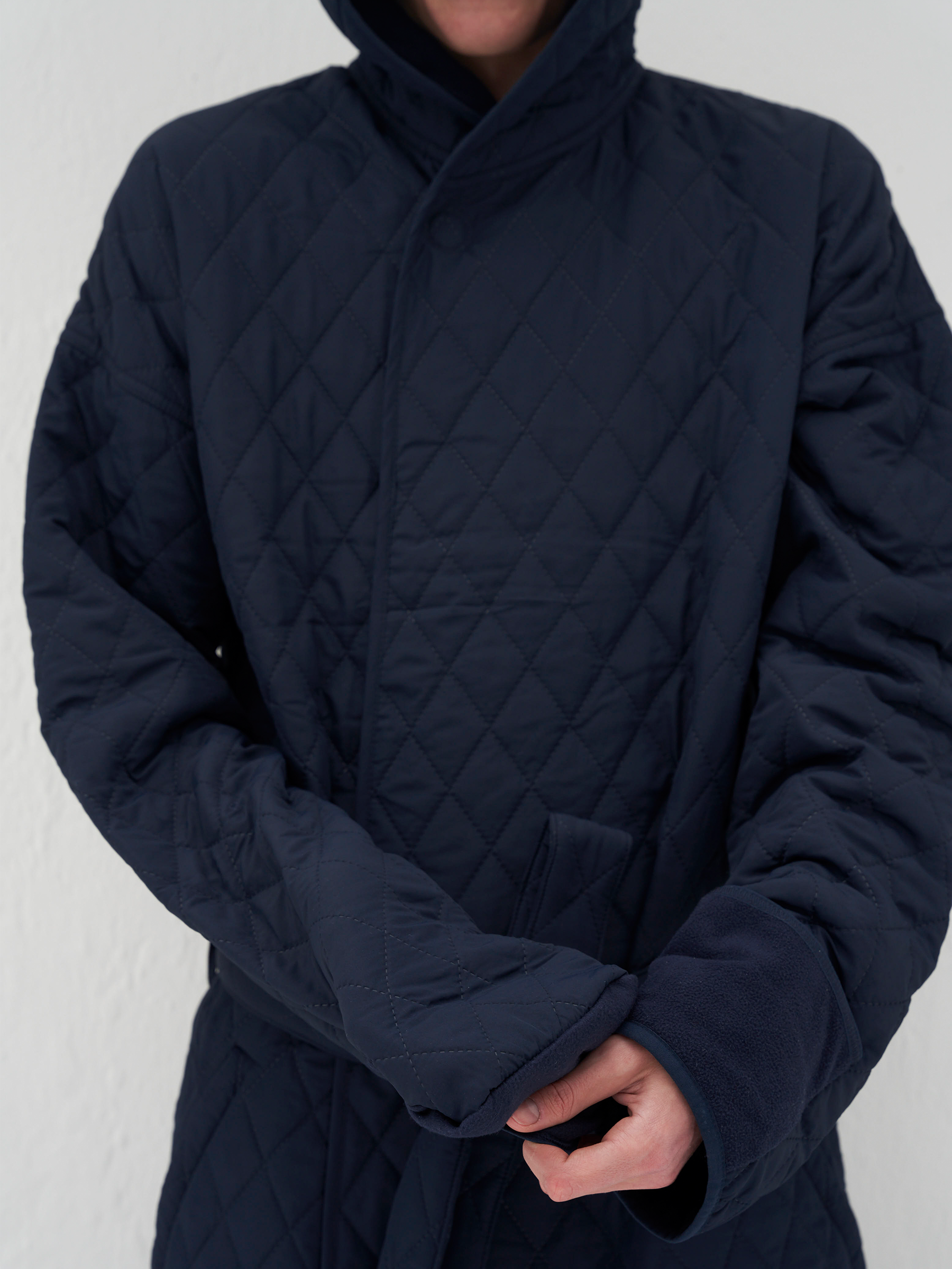 Badekåbe NORDBAEK Long Beach – vindtæt herrekåbe med 100% genanvendt fleece - Navy