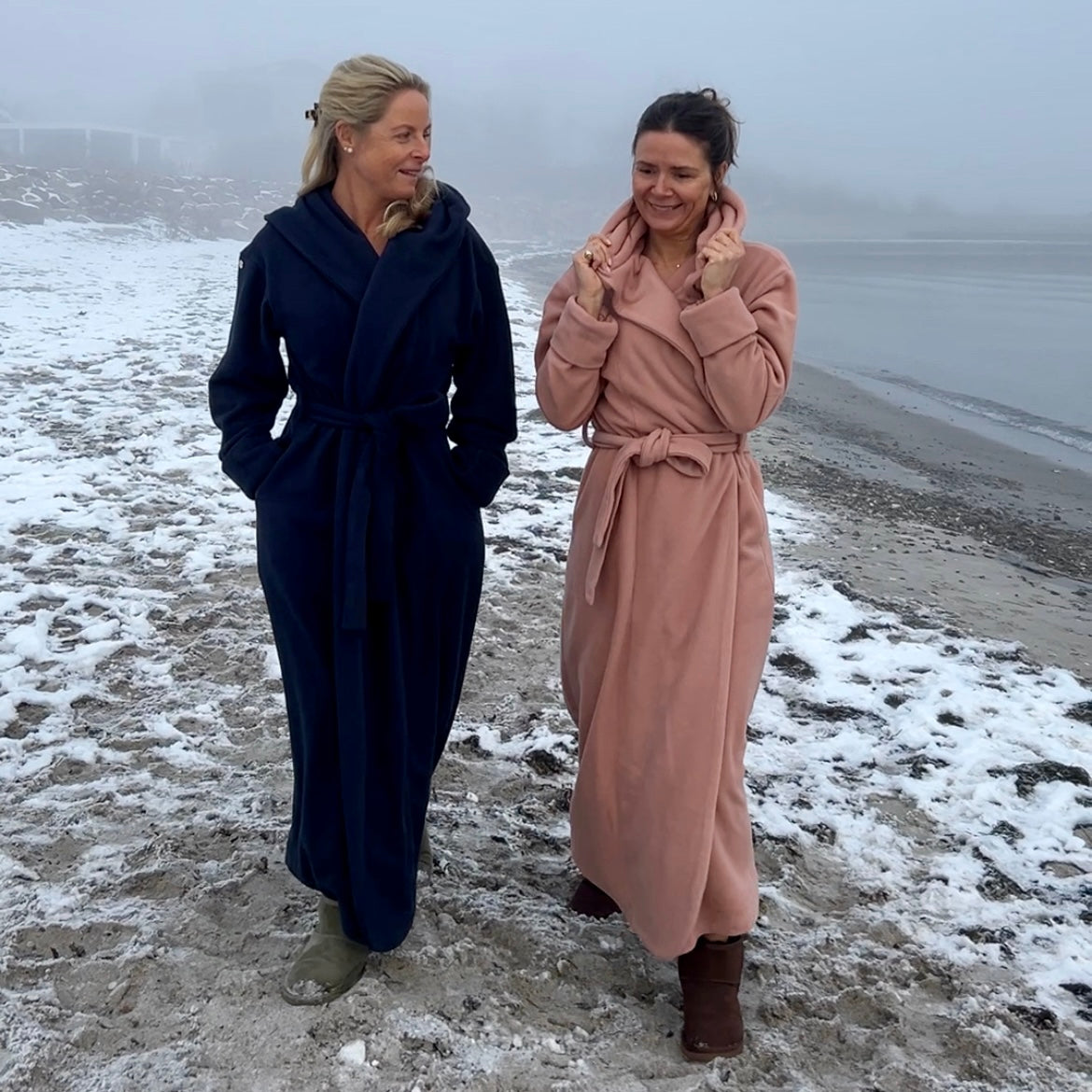 Badekåbe NORDBAEK Sea Glow - luksus damekåbe i blød tyk fleece - Navy