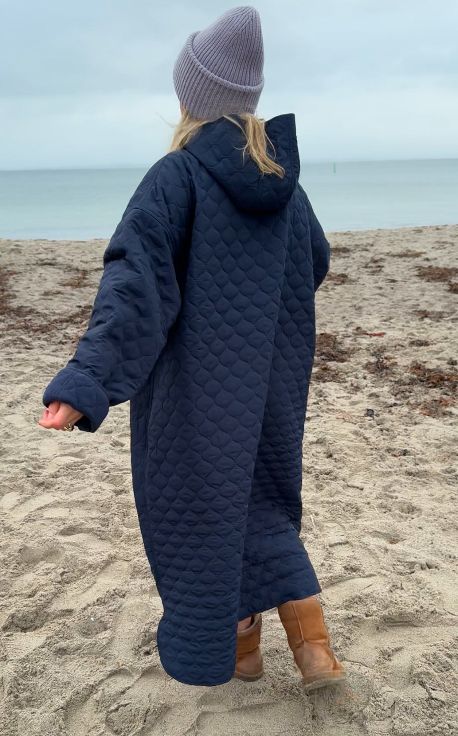 Changing robe NORDBAEK Lazy Pool - vindtæt skiftekåbe med 100% genanvendt fleece - Navy