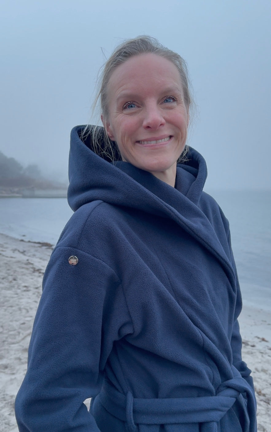 Badekåbe NORDBAEK Sea Glow - luksus damekåbe i blød tyk fleece - Navy