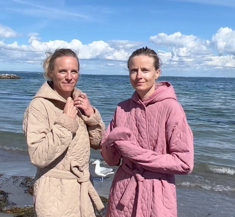 Badekåbe NORDBAEK Soft Breeze – vindtæt damekåbe med 100% oeko-tex bomuldsfrotté - Berry