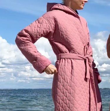 Badekåbe NORDBAEK Soft Breeze – vindtæt damekåbe med 100% oeko-tex bomuldsfrotté - Berry