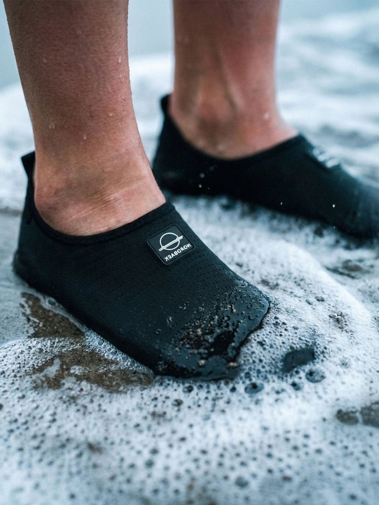 Badesko NORDBAEK Soft Aqua - bløde og nemme at få på - Black