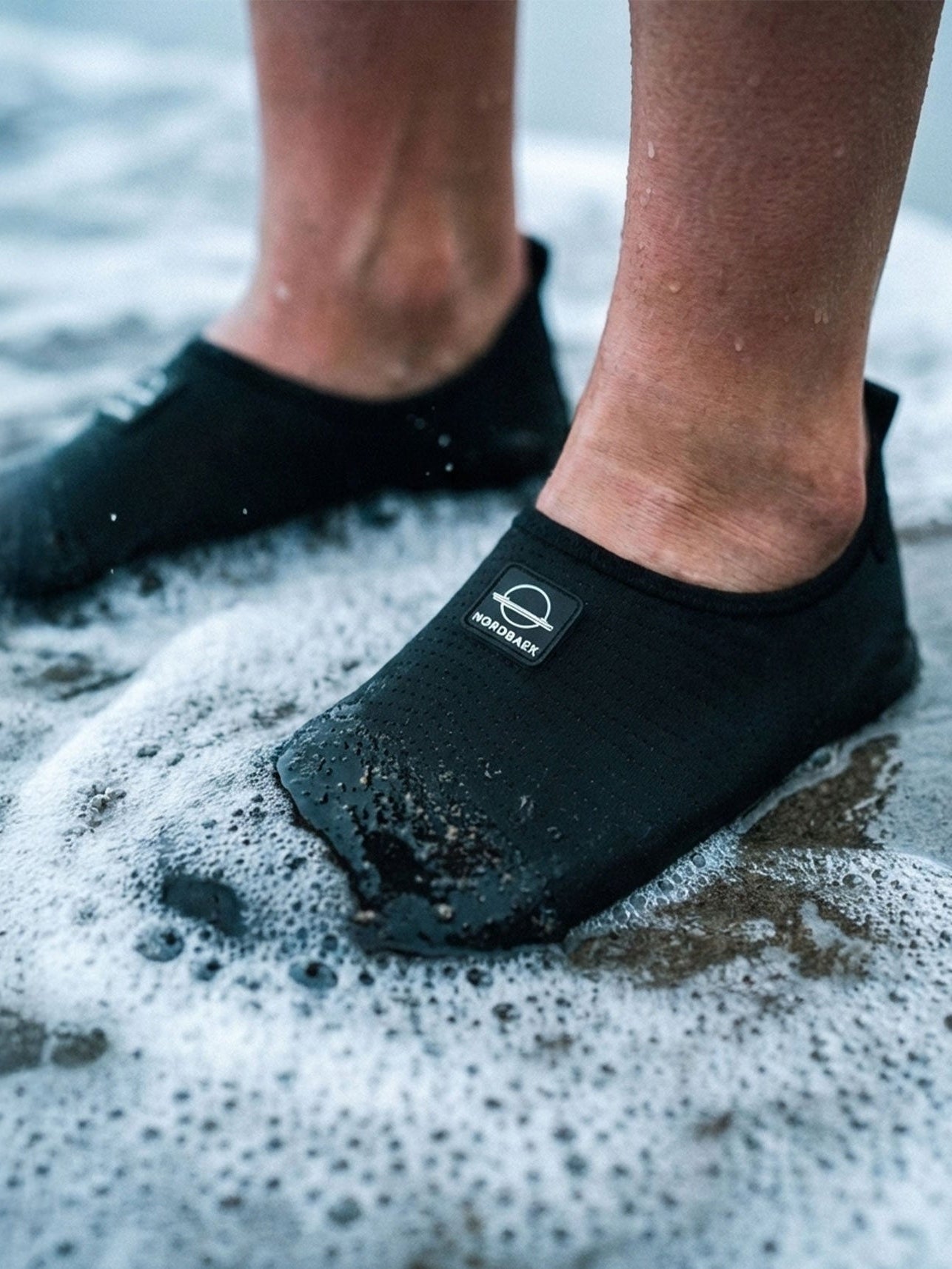 Badesko NORDBAEK Soft Aqua - bløde og nemme at få på - Black