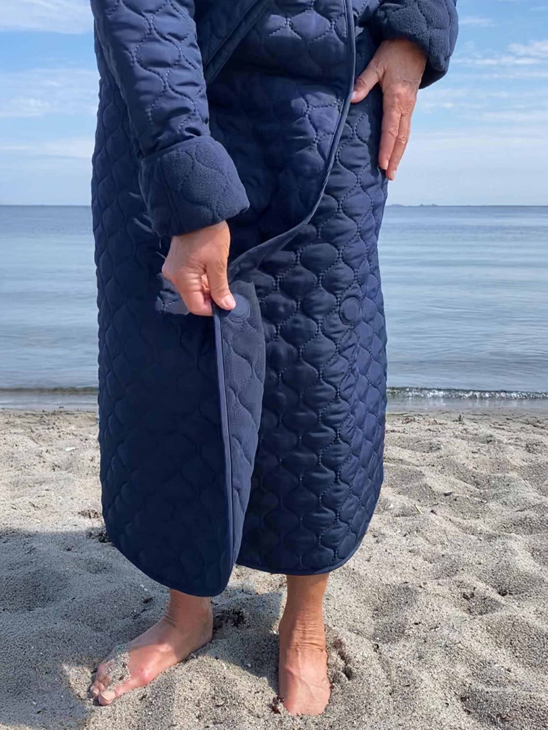 Windy Ocean Badrock Dam - Navy