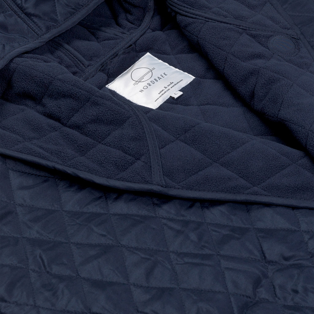 NORDBAEK Badekåbe NORDBAEK Long Beach – vindtæt herrekåbe med 100% genanvendt fleece Bath robe Navy