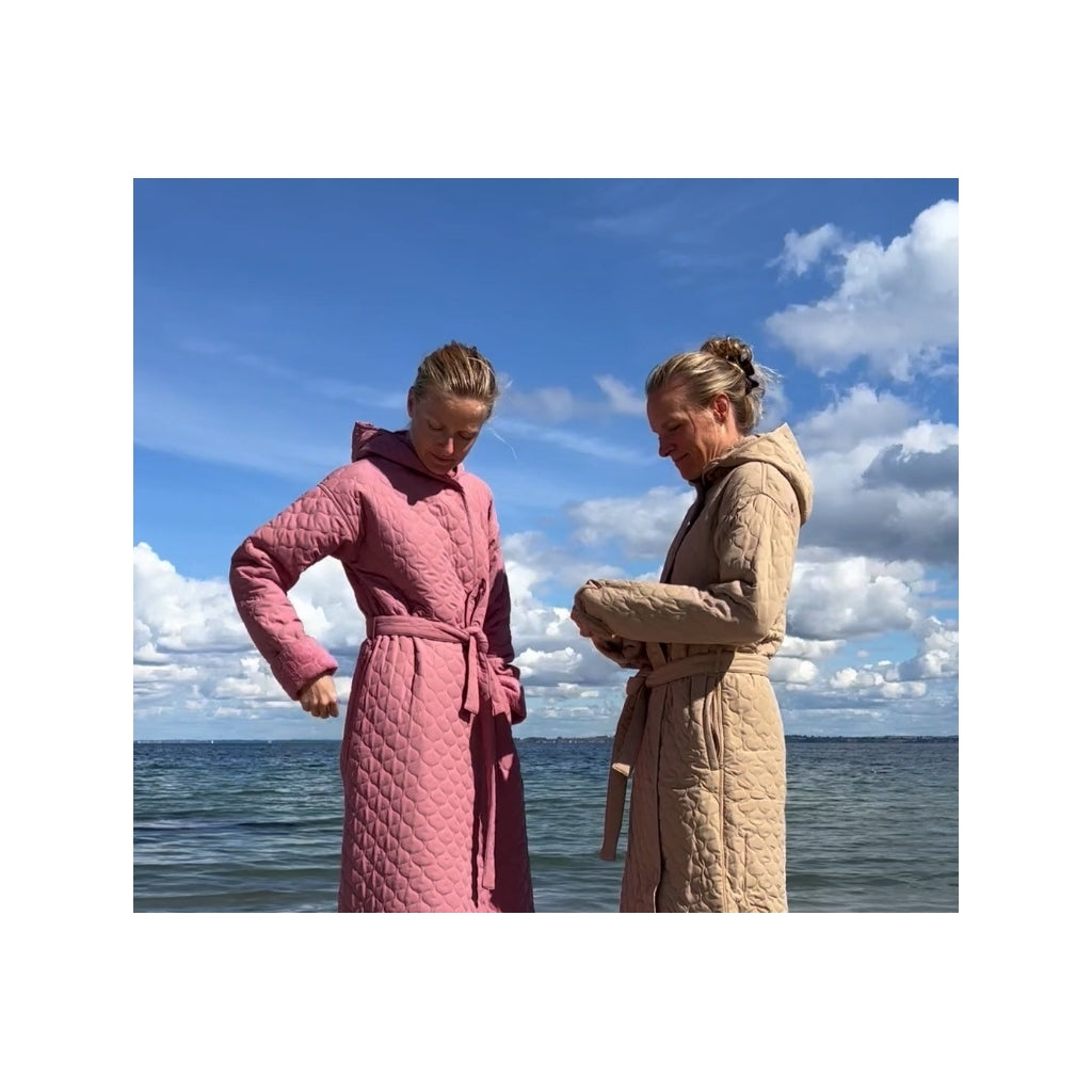 NORDBAEK Badekåbe NORDBAEK Windy Ocean – vindtæt damekåbe med 100% genanvendt fleece Bath robe Sand
