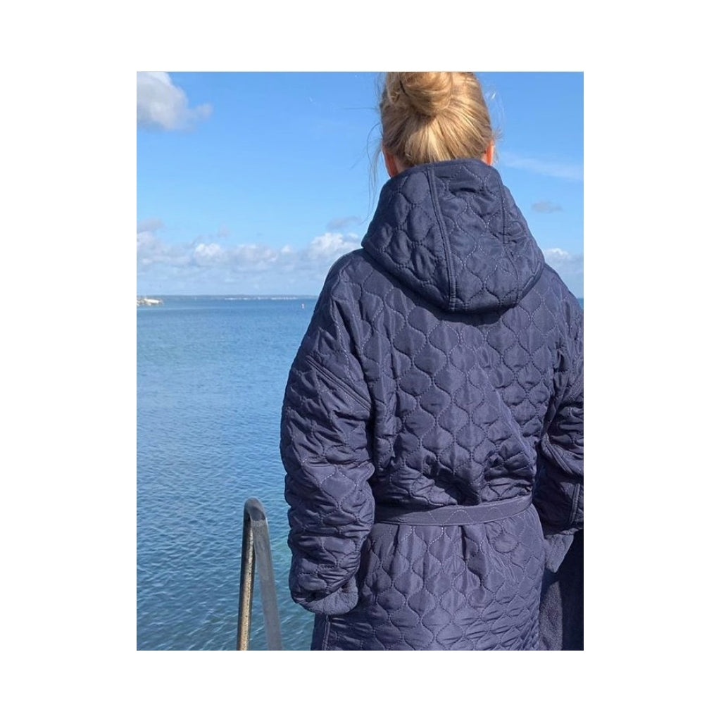 NORDBAEK Badekåbe NORDBAEK Windy Ocean – vindtæt damekåbe med 100% genanvendt fleece Bath robe Navy