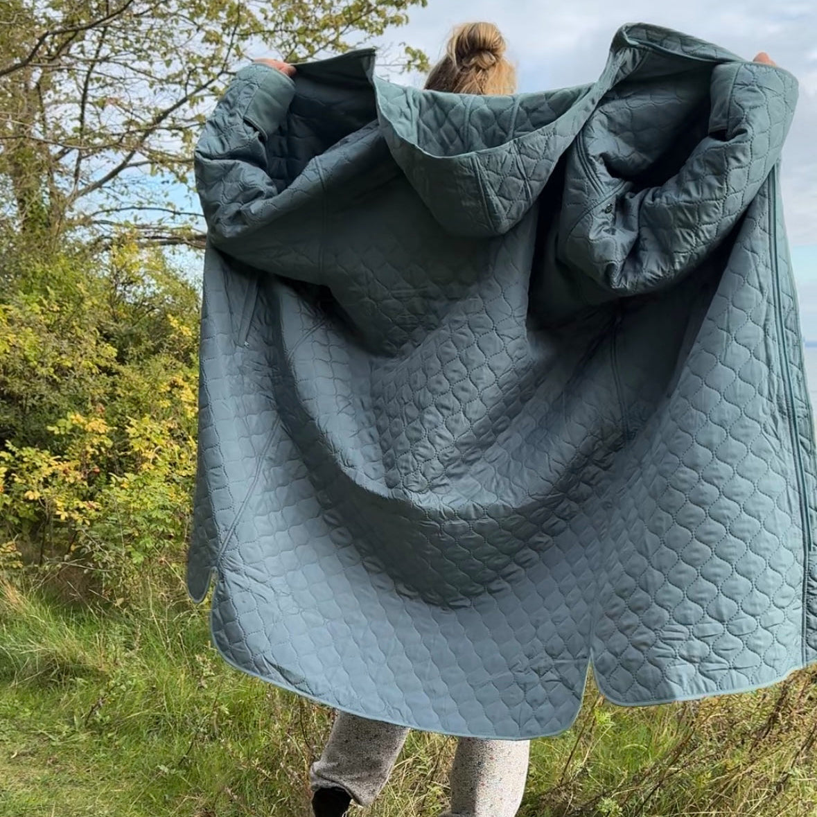 Limited Edition | Changing robe NORDBAEK Lazy Pool - vindtæt skiftekåbe med 100% genanvendt fleece - Aqua