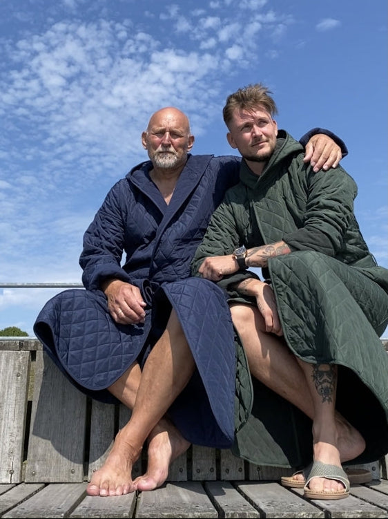 NORDBAEK Badekåbe NORDBAEK Long Beach – vindtæt herrekåbe med 100% genanvendt fleece Bath robe Navy